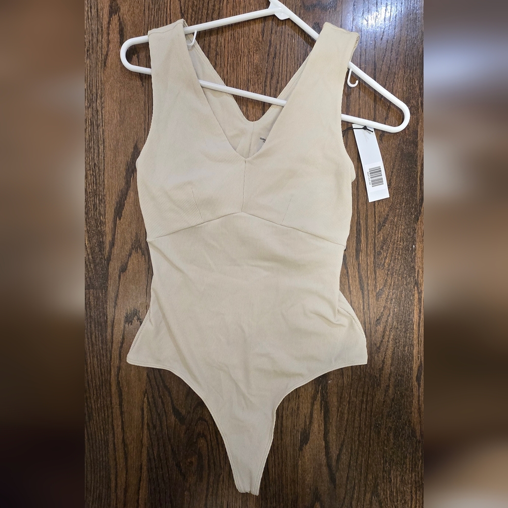 Girlfriend Collective Marble Amelia Ribbed V-Neck Bodysuit- Cream - Picture 2 of 4